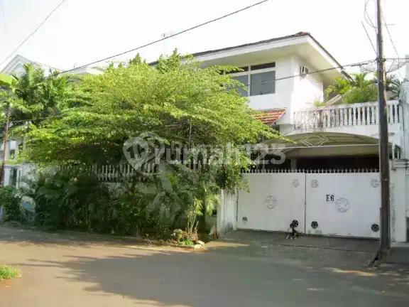 Rumah Tua di Komplek Simprug Garden Termurah, Rumah Sebelah Terjual 25M dengan Luas Tanah yang Sama