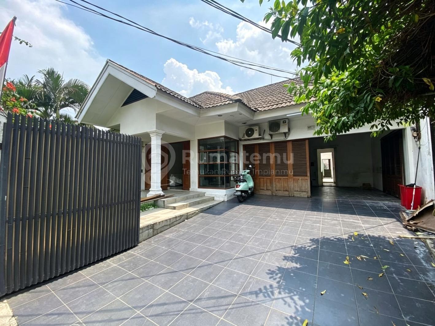 Dijual rumah bisa untuk kantor di Cipete Row jalan 2 mobil Lebih Hadap barat, Cipete Utara