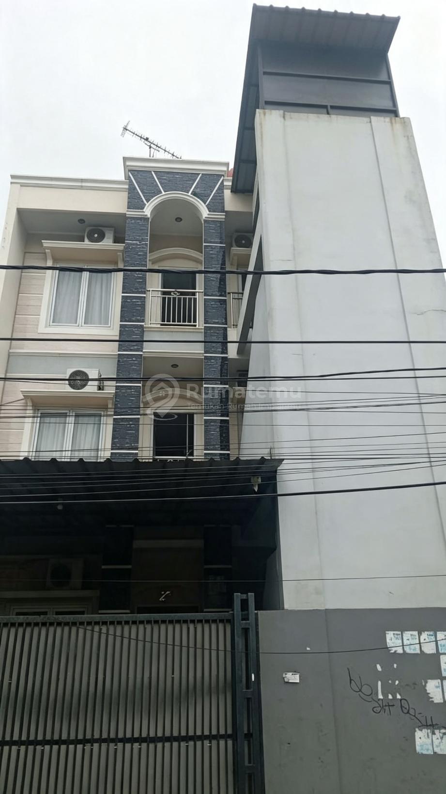 Dijual rumah mewah Bebas banjir ac dan tv ada di setiap kamar dekat Grand Indonesia di Kebon Kacang