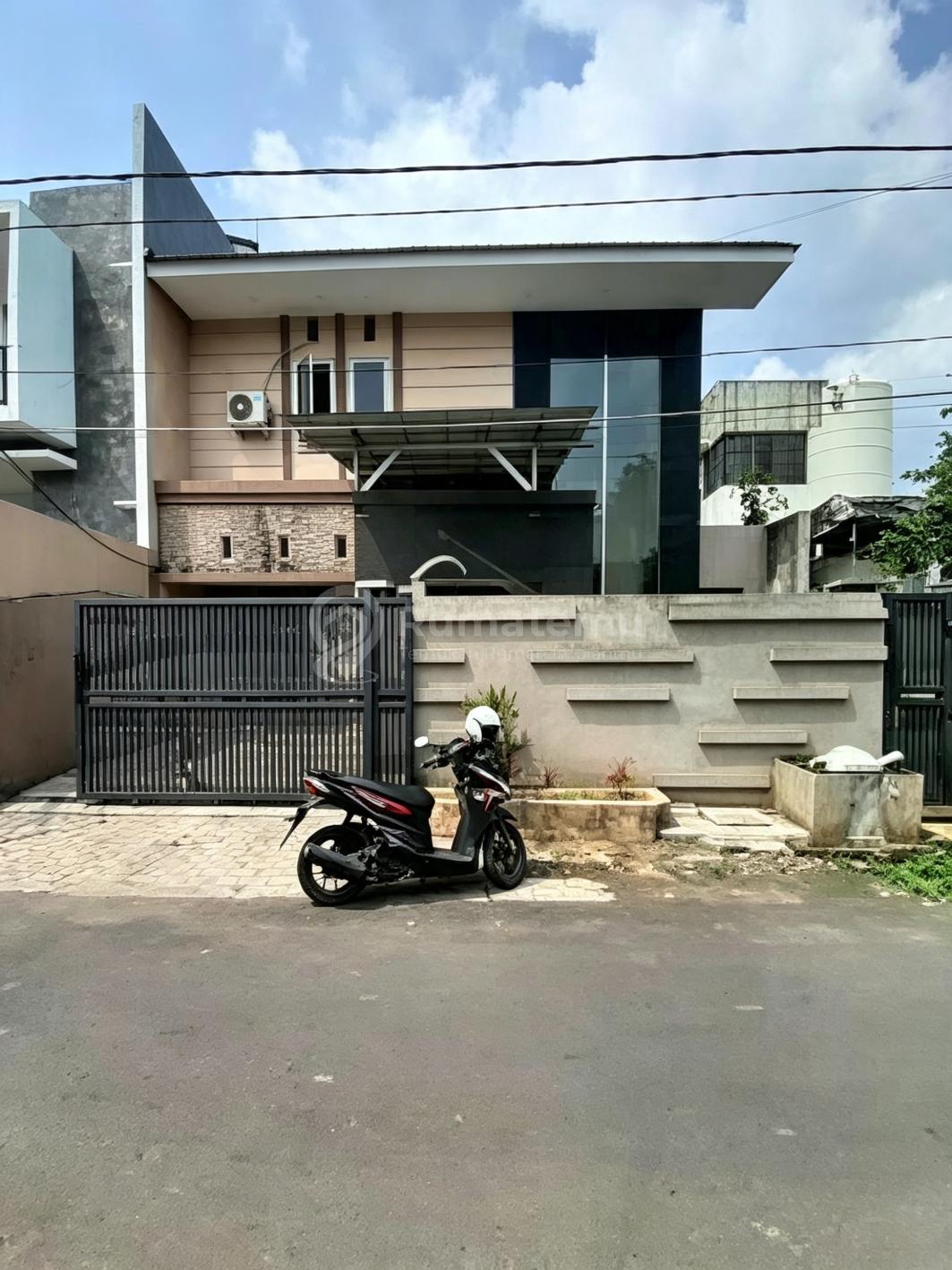 Rumah Secondary Dalam Komplek di Cipinang
