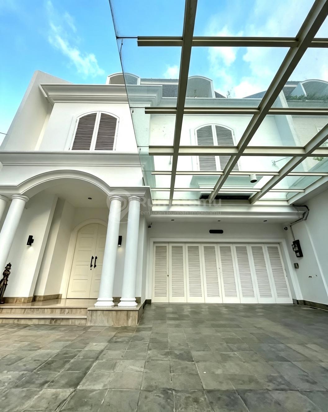 Rumah Fully Furnish + Swimming Pool di Jalan Tirtayasa Kebayoran Baru Jakarta Selatan 3 Lantai Hadap Utara