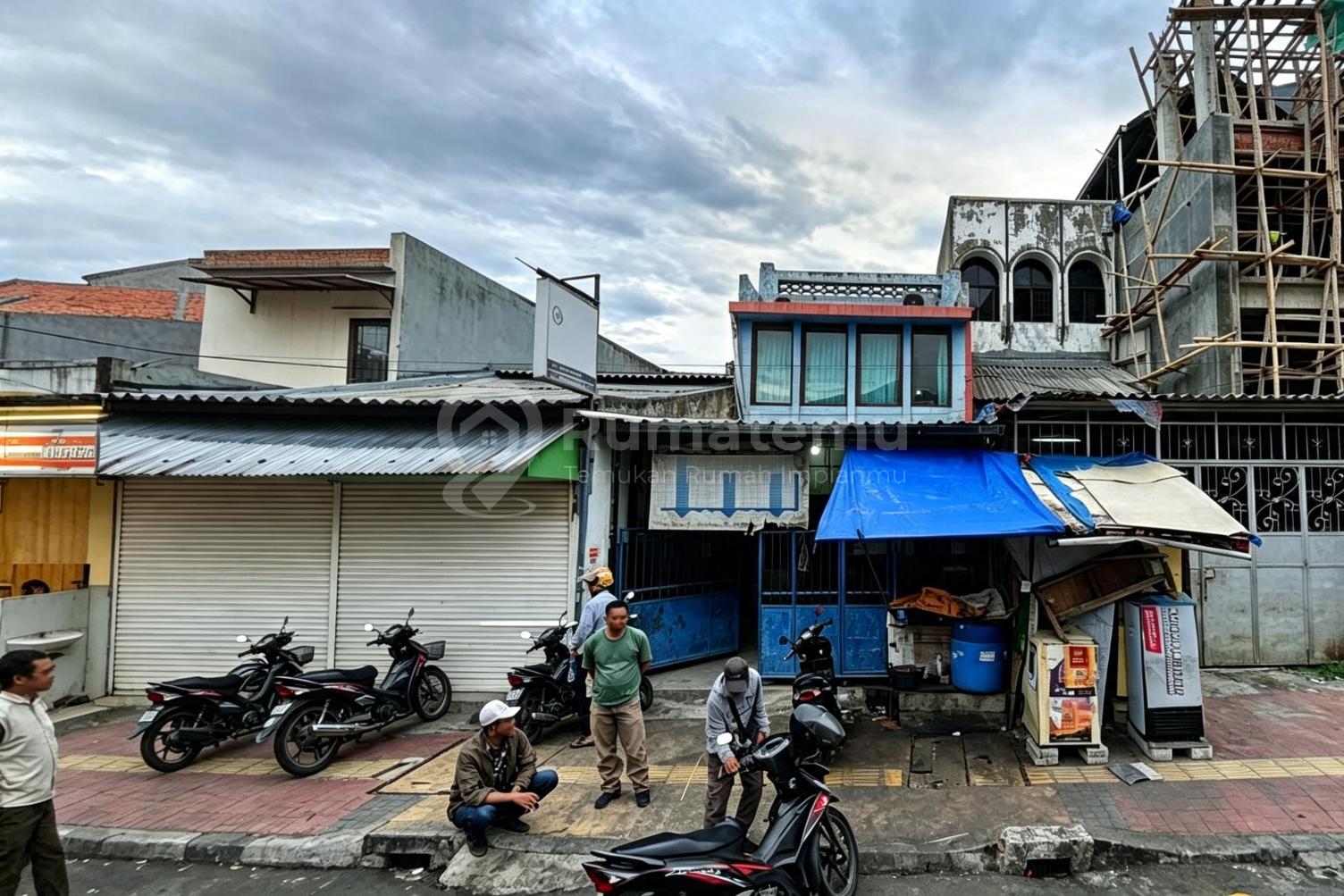 Disewakan rumah bisa untuk usaha / kantor x ekspedisi seperti tiki di area Krukut