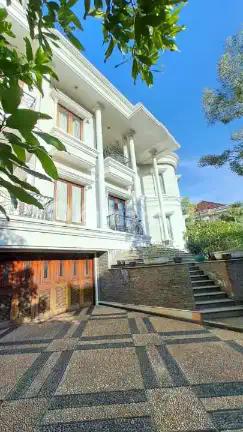 Rumah Hook di Villa Permata Gading Jakarta Utara