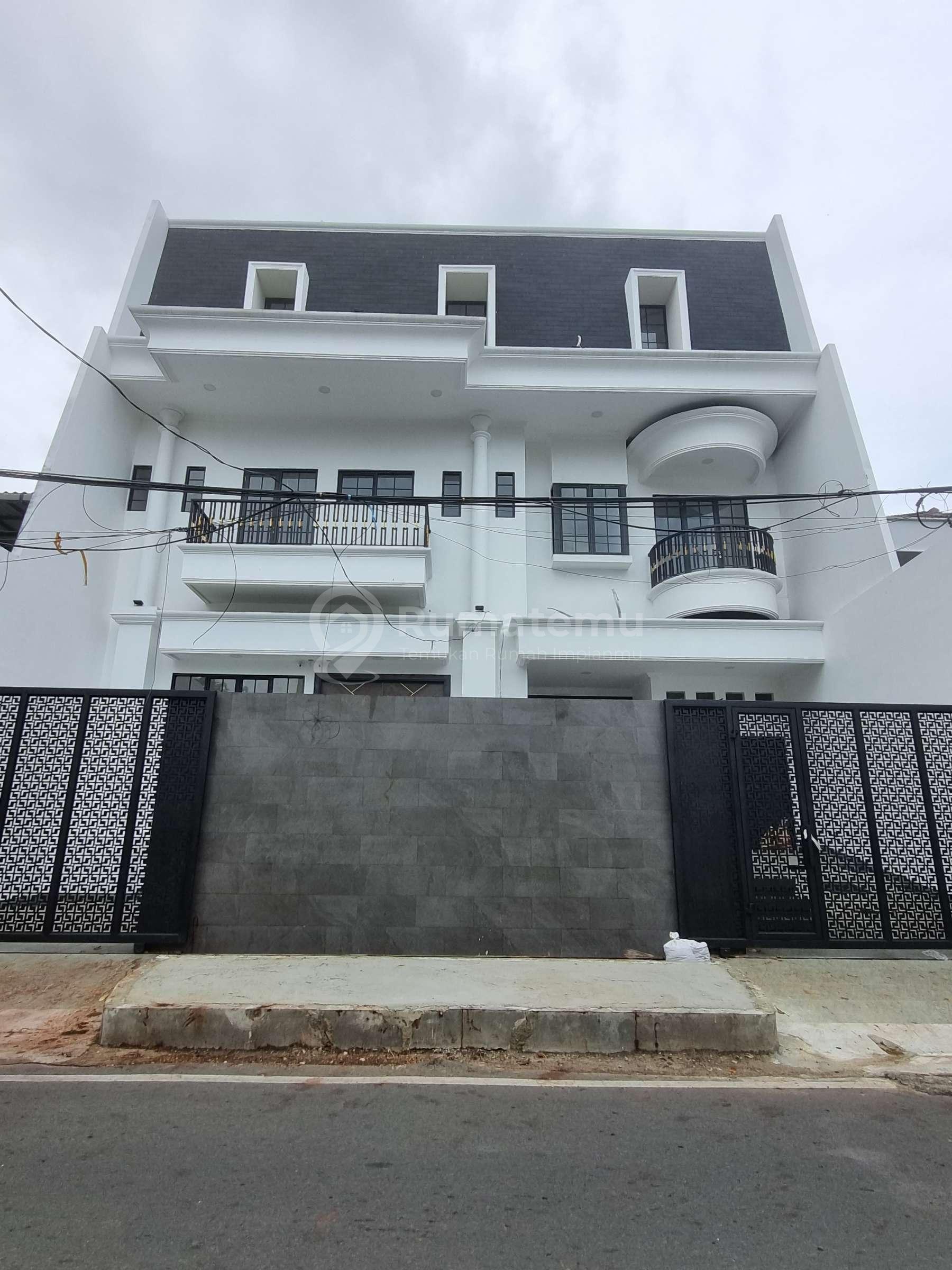 Dijual rumah baru classic minimalis mewah Cocok Untuk Rumah Dinas Pejabat Tinggi Atau Markas di Tomang