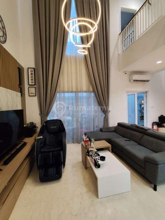 Dijual Rumah di The Riviera At Puri 10x18 Semi Furnished