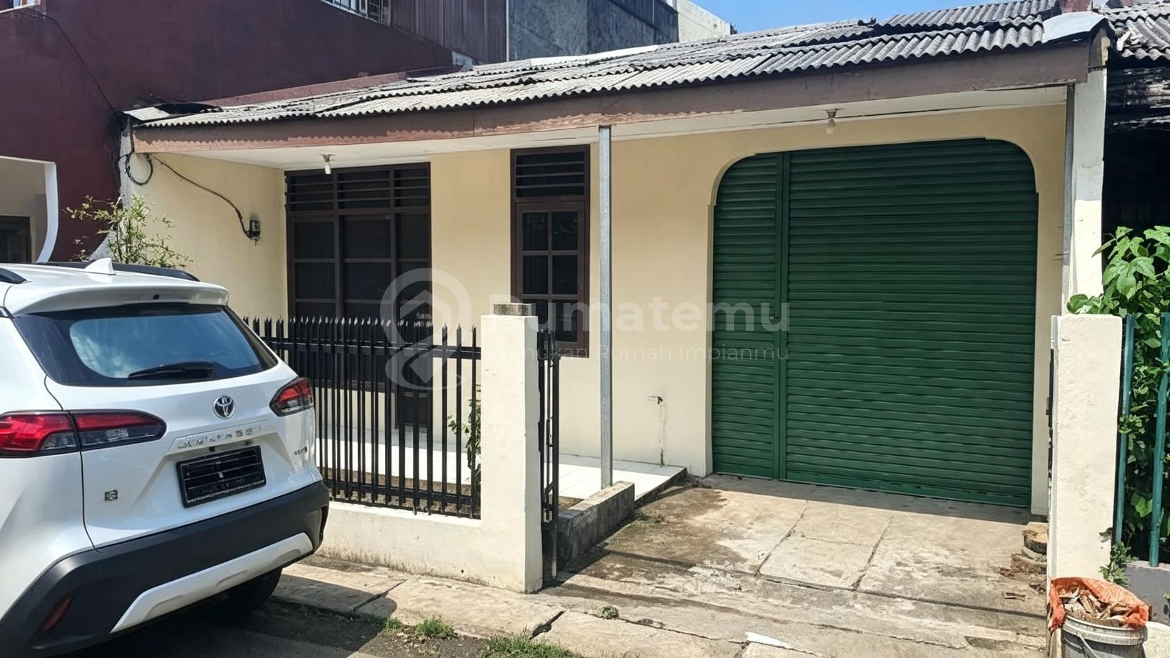 Dijual rumah 1 lantai Akses jalan 2 mobil Hadap Timur komplek butuh renov di Cipayung, Ciputat