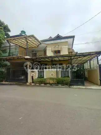 Rumah Bagus dan Terawat Dalam Komplek di Duren Sawit