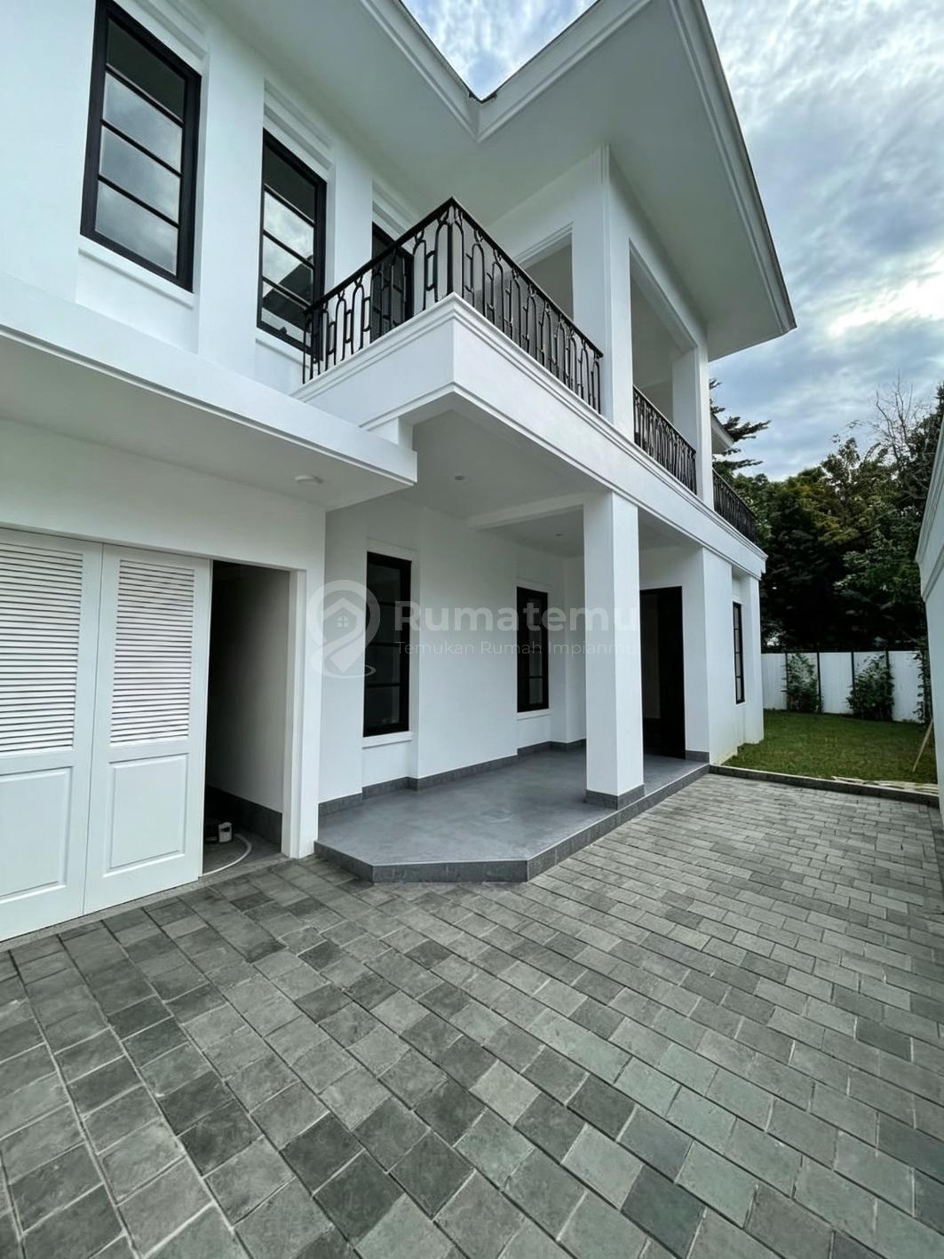 JUAL KEBAYORAN BARU + SWIMMING POOL UNFURNISH - SENOPATI AMERICAN CLASSIC HOUSE NEWLY