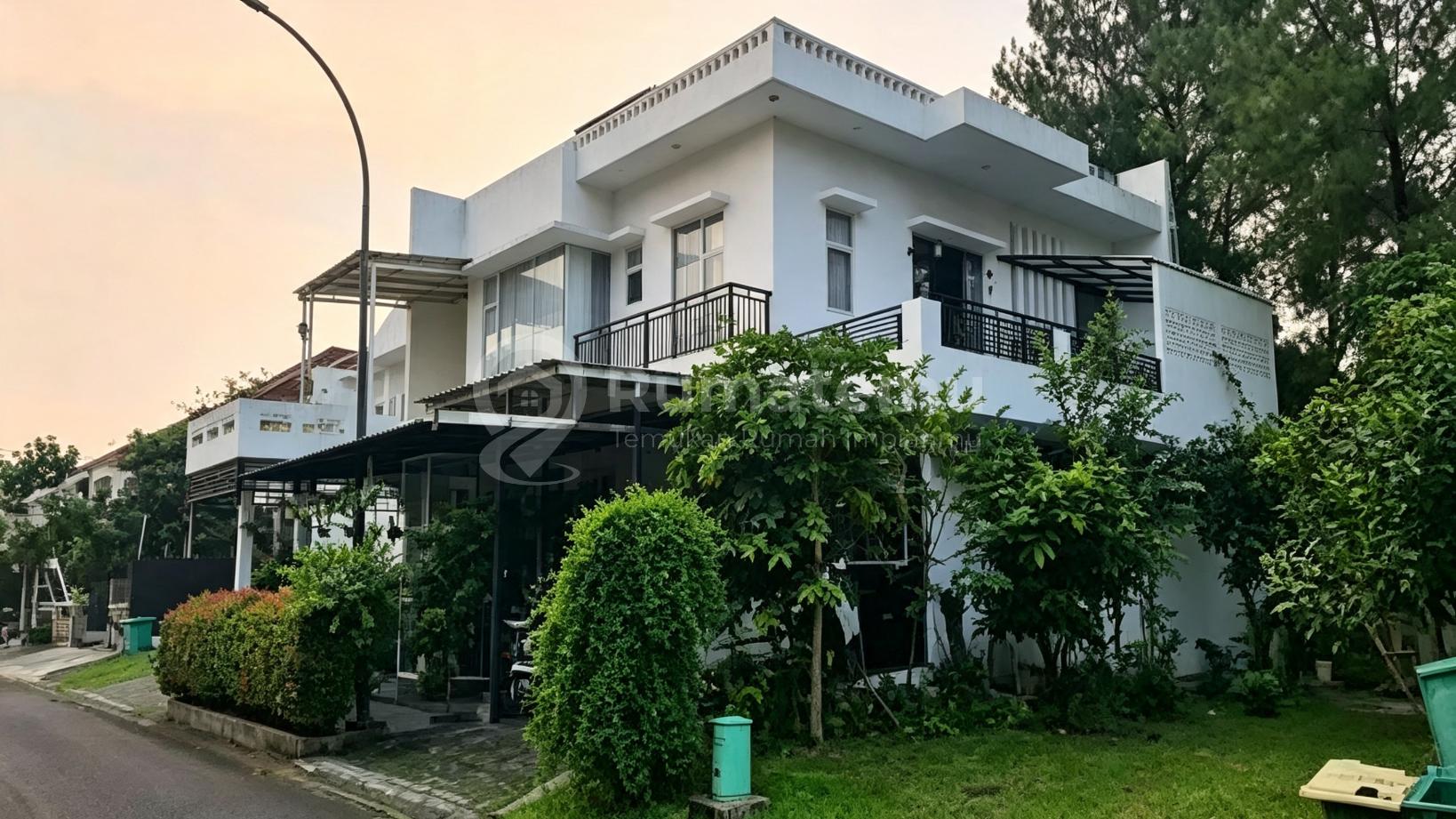 Rumah 2,5 Lantai Strategis Rooftop Siap Huni Siap Nego