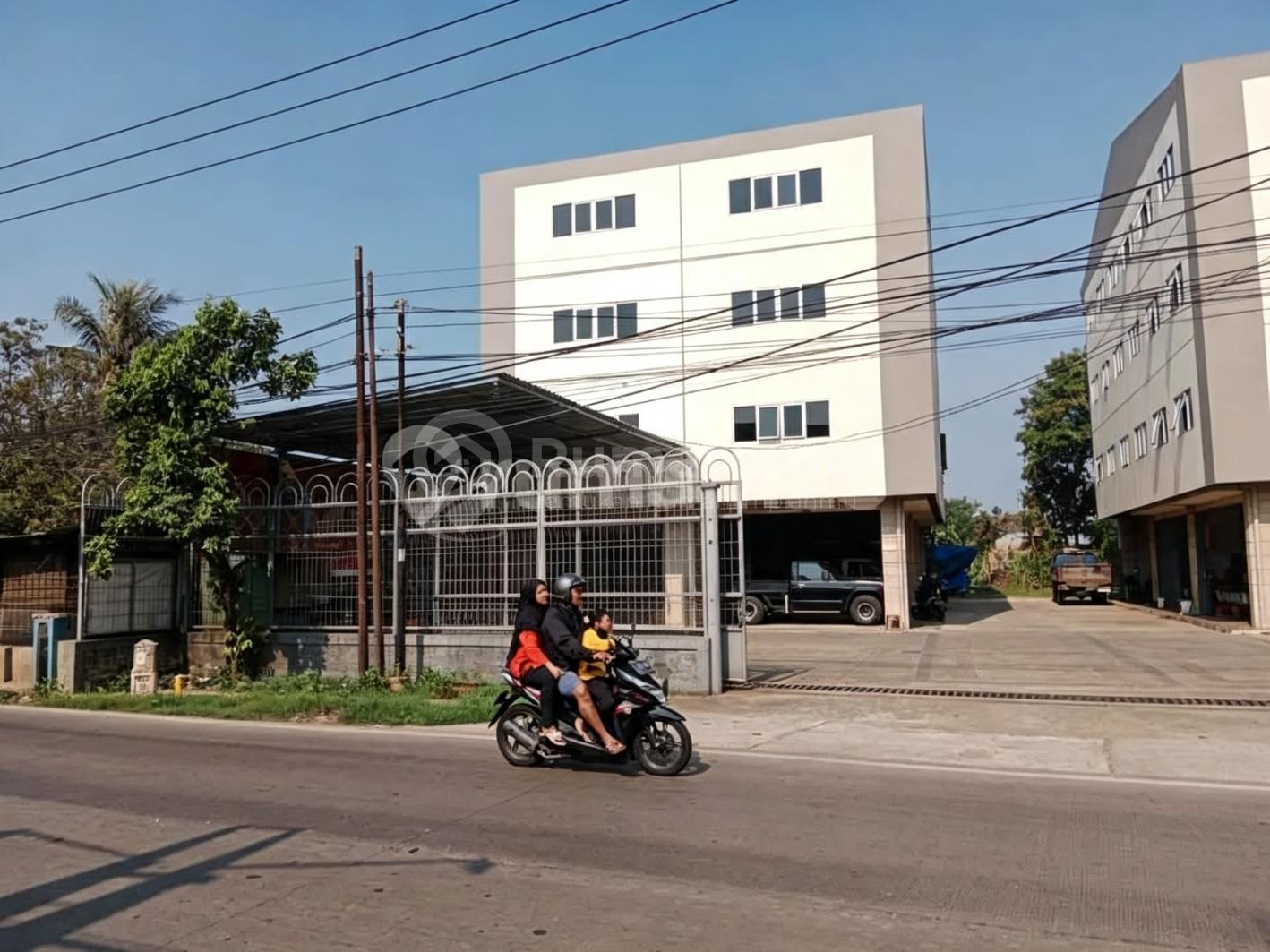 Dijual Gedung 4 LT di Bawah Hrg Tanah Di.jl. Utama Plp Curug Kulon