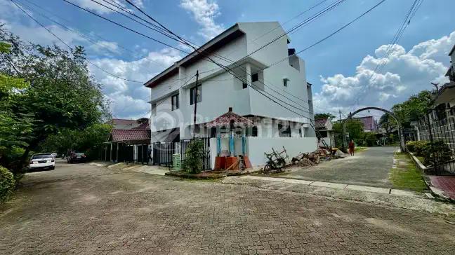 Dijual Rumah 3 Lantai Bangunan Baru Lebar 8 Meter di Melati Mas