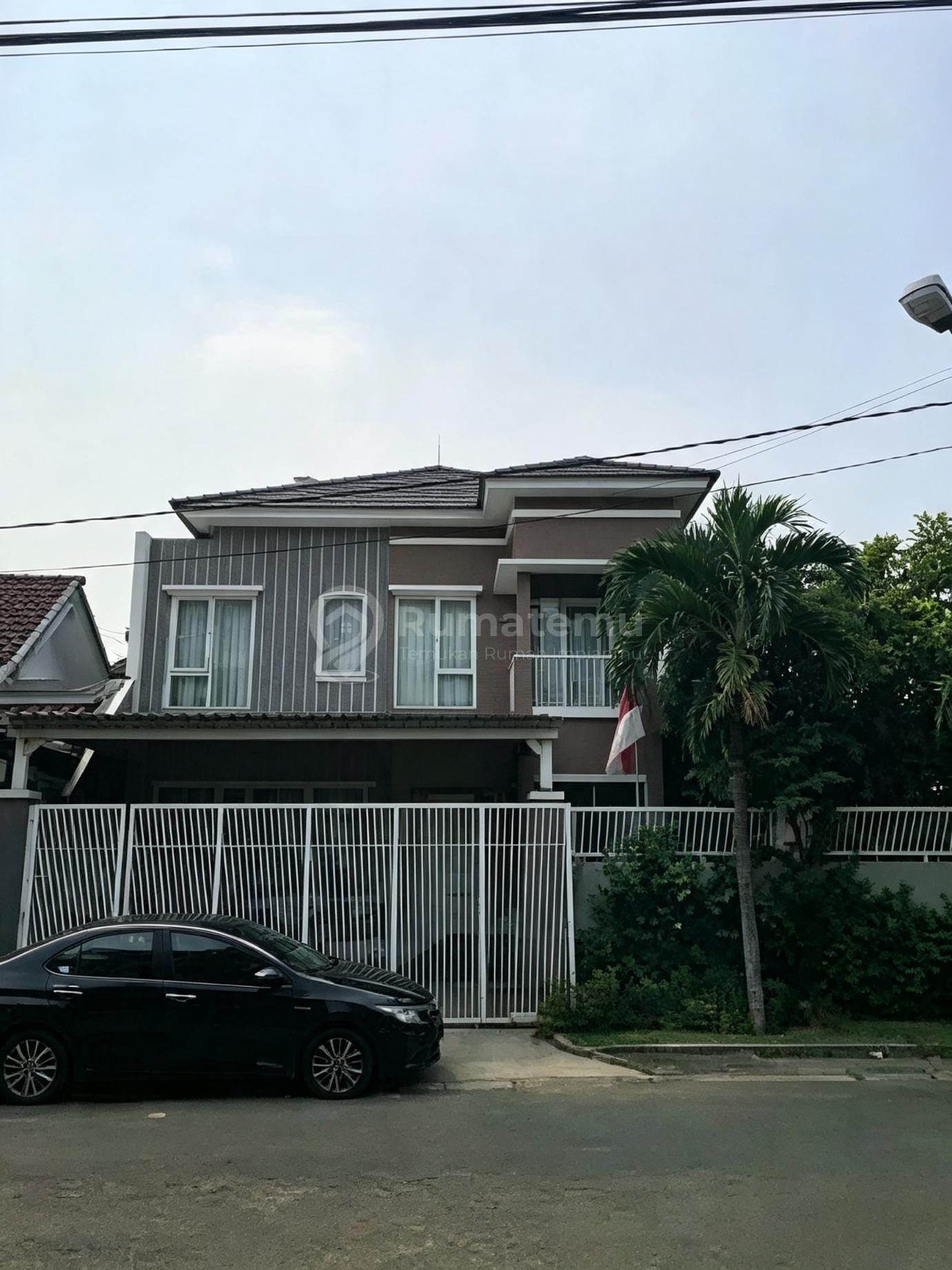 Dijual Rumah Full Furnished, Strategis dan Ramai di Anggrek Loka