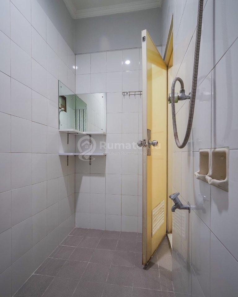     Dijual Rumah Premium Lebak Bulus – Rooftop, Parkir 4 Mobil, SHM, LT 580 m²