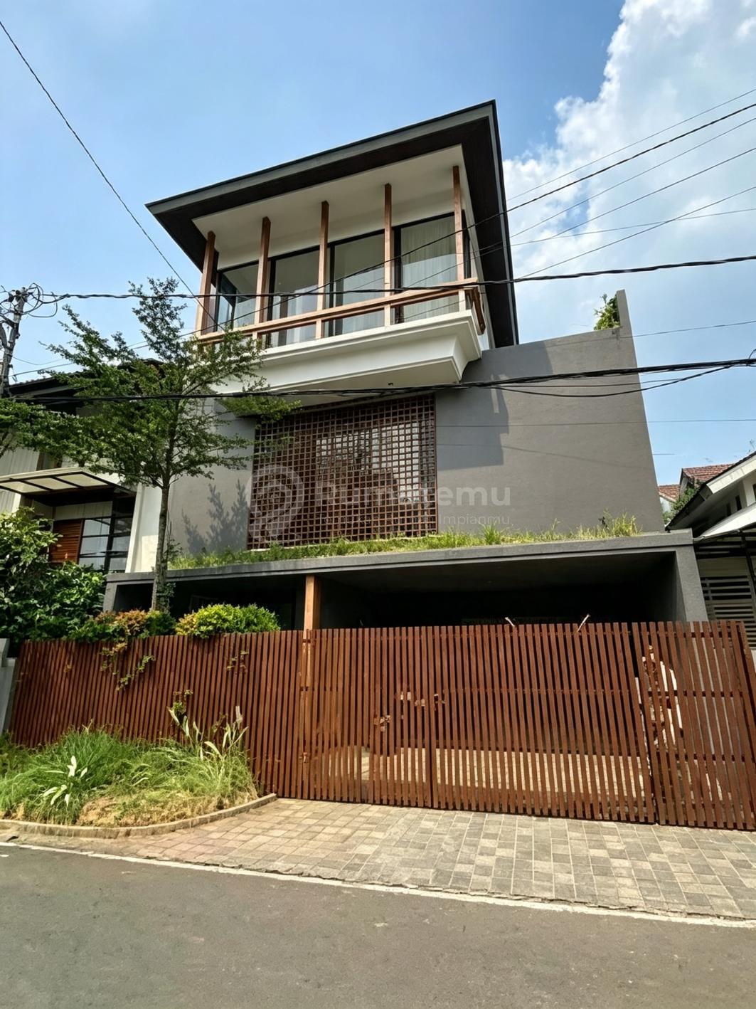 Rumah Pondok Indah 3,5 Lantai Parkir 7 Mobil 16,5 Miliar