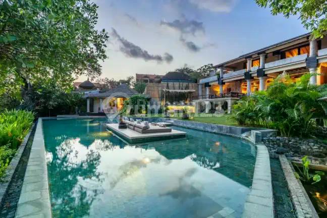 Ready For Rent 5 B R Luxury Beach Front Villa In Seseh Bali