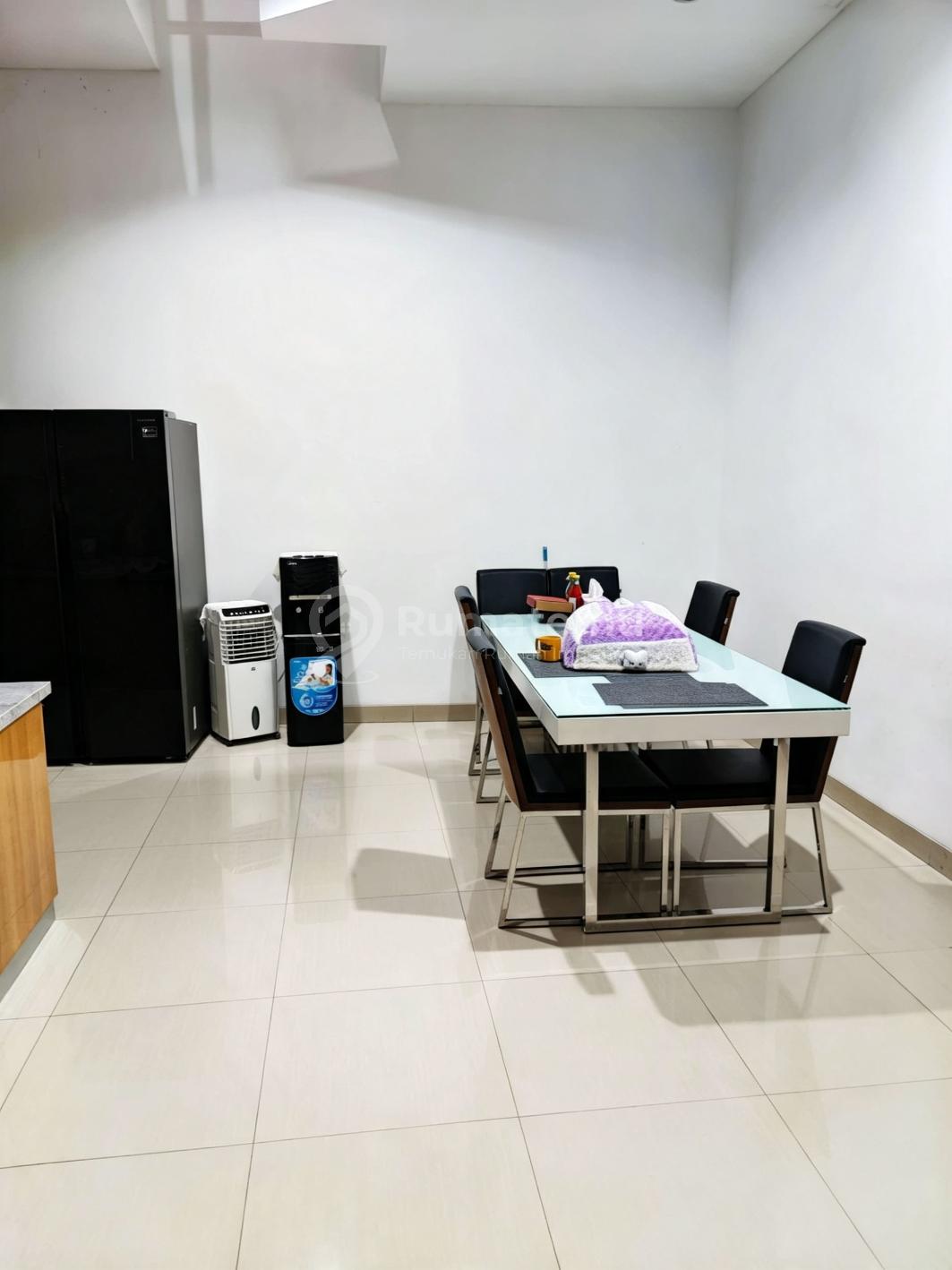Dijual rumah di Komplek STS Sunter Row jalan 2 mobil., Sunter Agung, Tanjung Priok