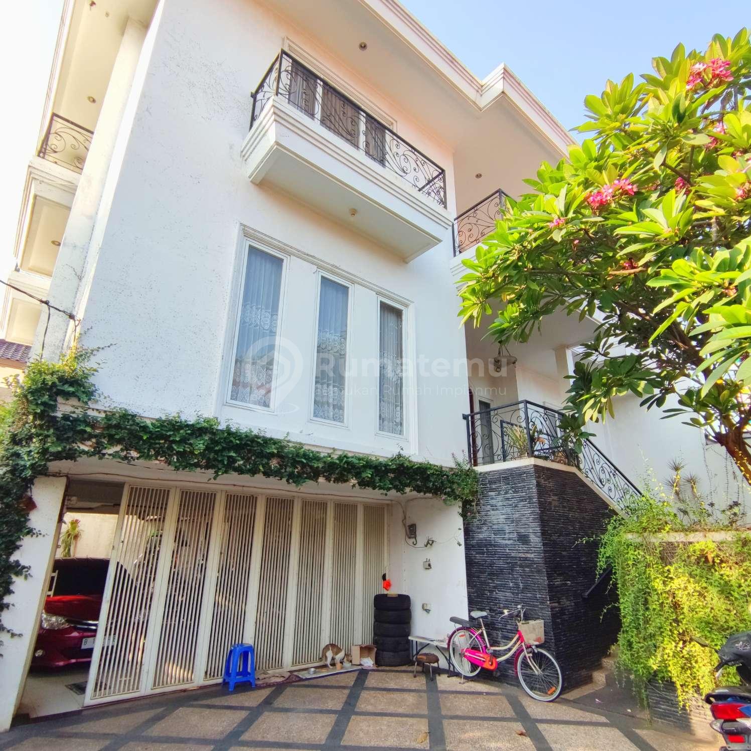 Rumah Kemanggisan Design Cantik Modern dan Asri Jakarta Barat