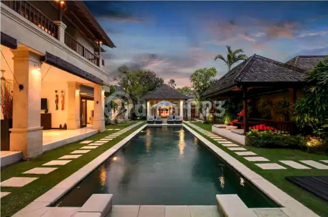Rv-3092 Elegant 2-Villa Estate In Seminyak - 7 Bedrooms, Prime Location