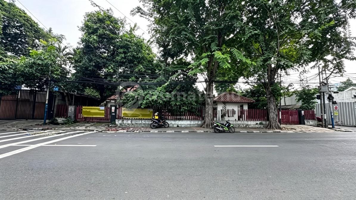 Dijual Tempat Usaha Pinggir Jalan Raya Komersil Lokasi Strategis Jakarta di Bendungan Hilir