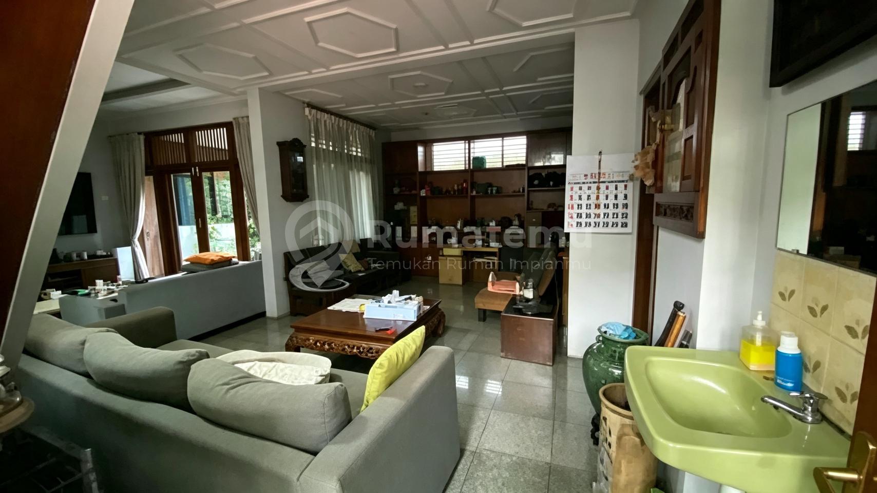 Rumah Lama Strategis Area Senayan, 150 Meter ke Jln Patal Senayan