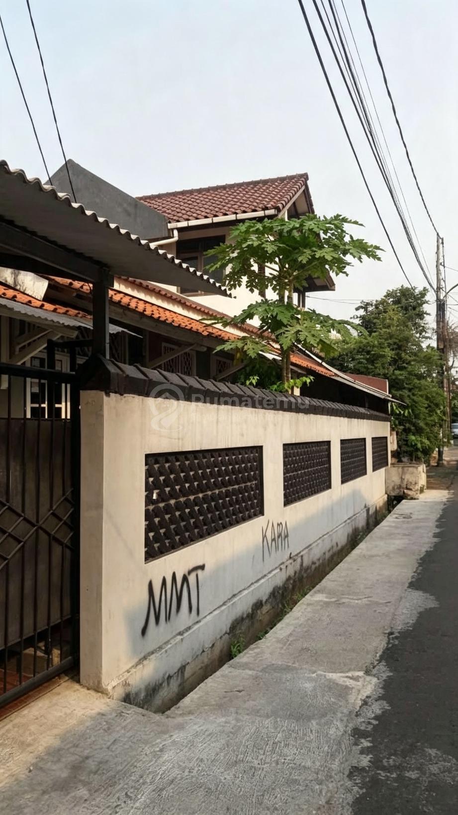Rumah lama hitung tanah dijual 50 M Ke Kampus Univ. Tanri Abeng dan Univ. Mustopo di Swadarma, Ulujami, Jakarta
