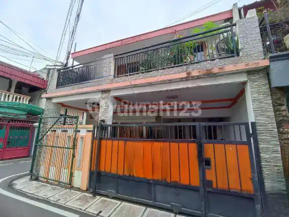 Rumah Cempaka Putih Barat Hoek Siap Huni