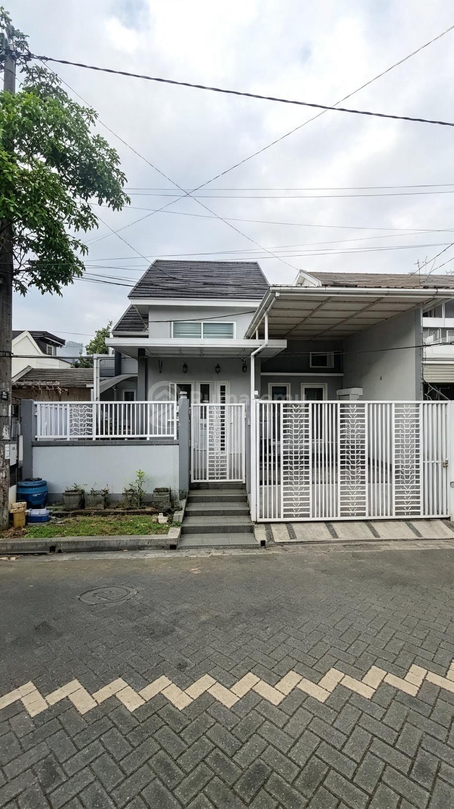 Rumah Bagus Dalam Komplek Strategis Dekat Tol Di Sidoarjo