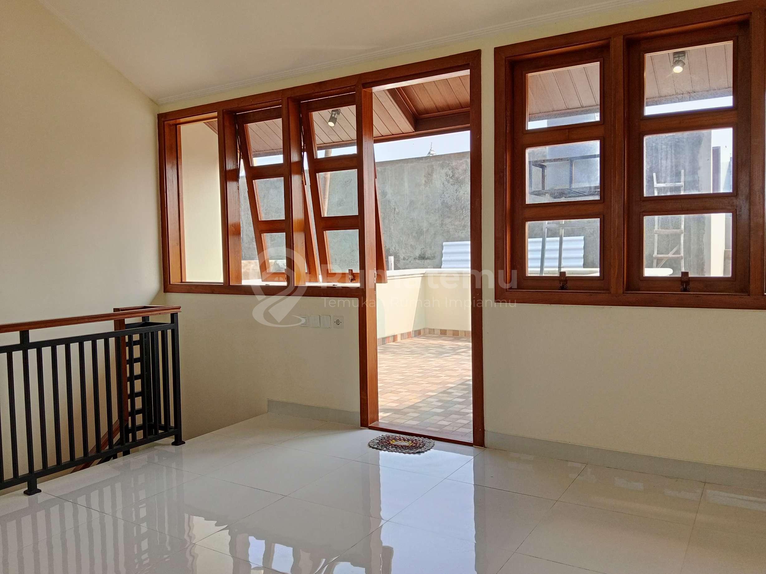 Dijual rumah nyaman lokasi strategis dekat Sektor 9 Bintaro MT 0246