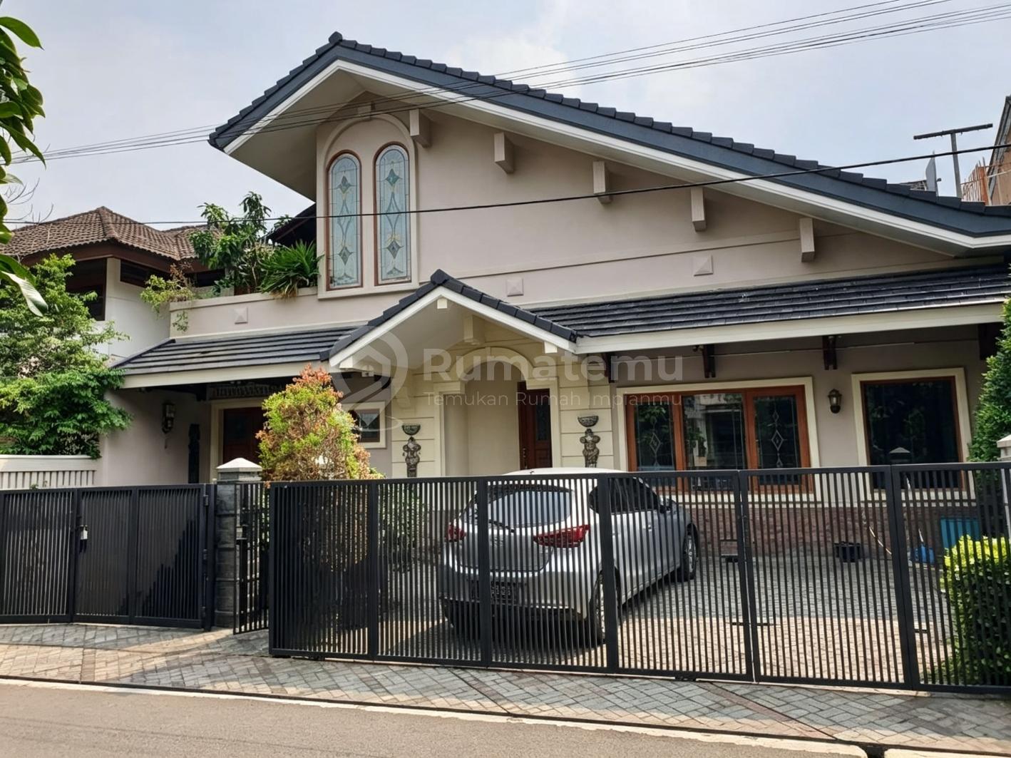 Dijual rumah + Kolam ikan Sudah renovasi - siap huni di Pondok Indah, Kebayoran Lama, Jakarta Selatan