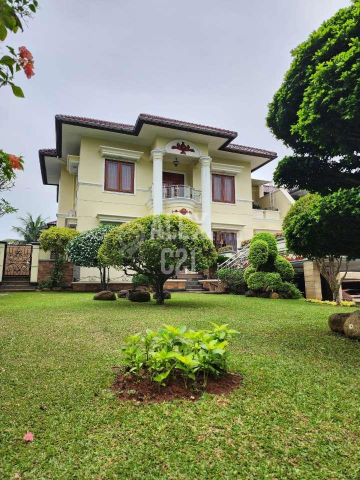 Dijual Rumah Mewah + swimming pool terdapat gazebo di Cilandak Jakarta Selatan
