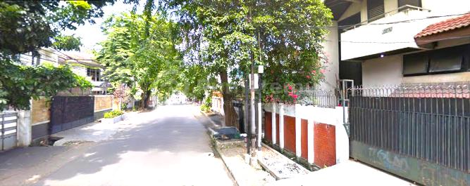 Rumah Tomang. 2.5 Lantai. 14x25. Jalan Raya 4 Mobil. Siap Huni