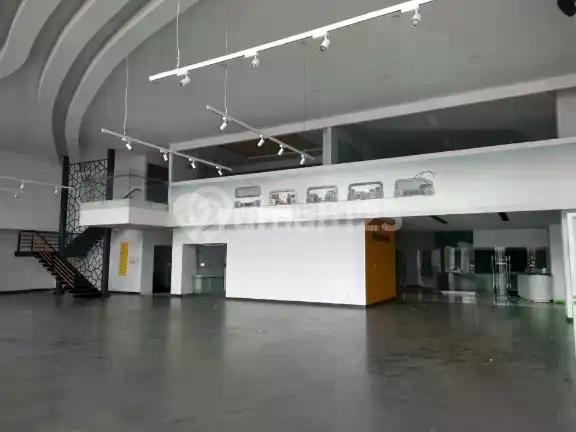 Di Jual Ex Show Room 3 Lantai Pinggir Jalan Utama BSD
