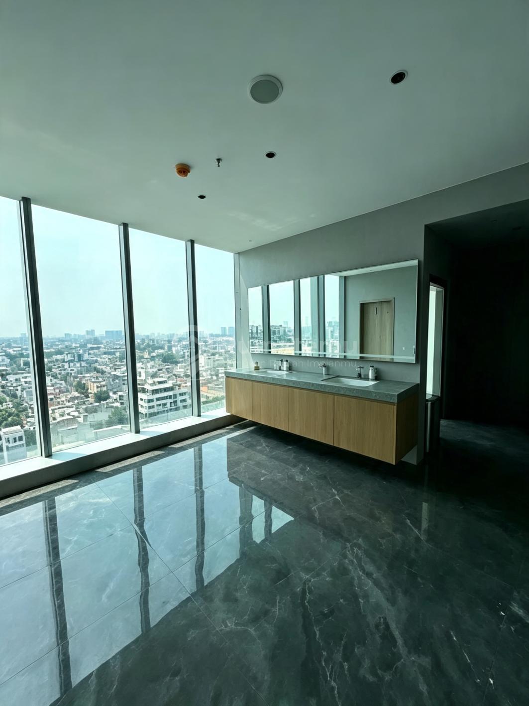Gedung siap huni di Pluit Jakarta Utara Lokasi Strategis