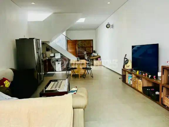 Dijual Rumah 2 Lantai di Mampang Prapatan, Jakarta Selatan