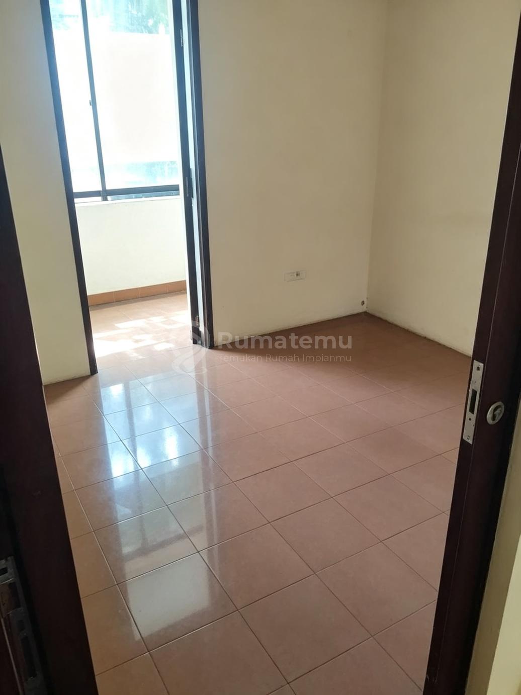 Ruko Hook 3 Lantai di Cempaka Putih Lokasi Strategis