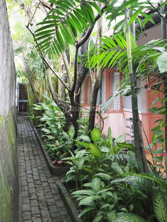     Dijual Rumah Premium Lebak Bulus – Rooftop, Parkir 4 Mobil, SHM, LT 580 m²