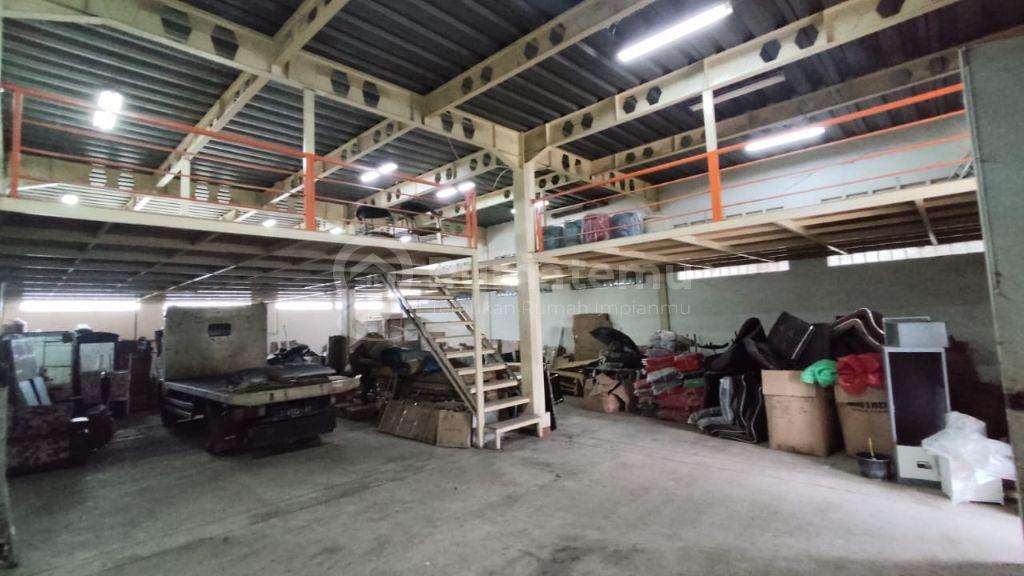 For sale gudang + tempat tinggal Holis Caringin