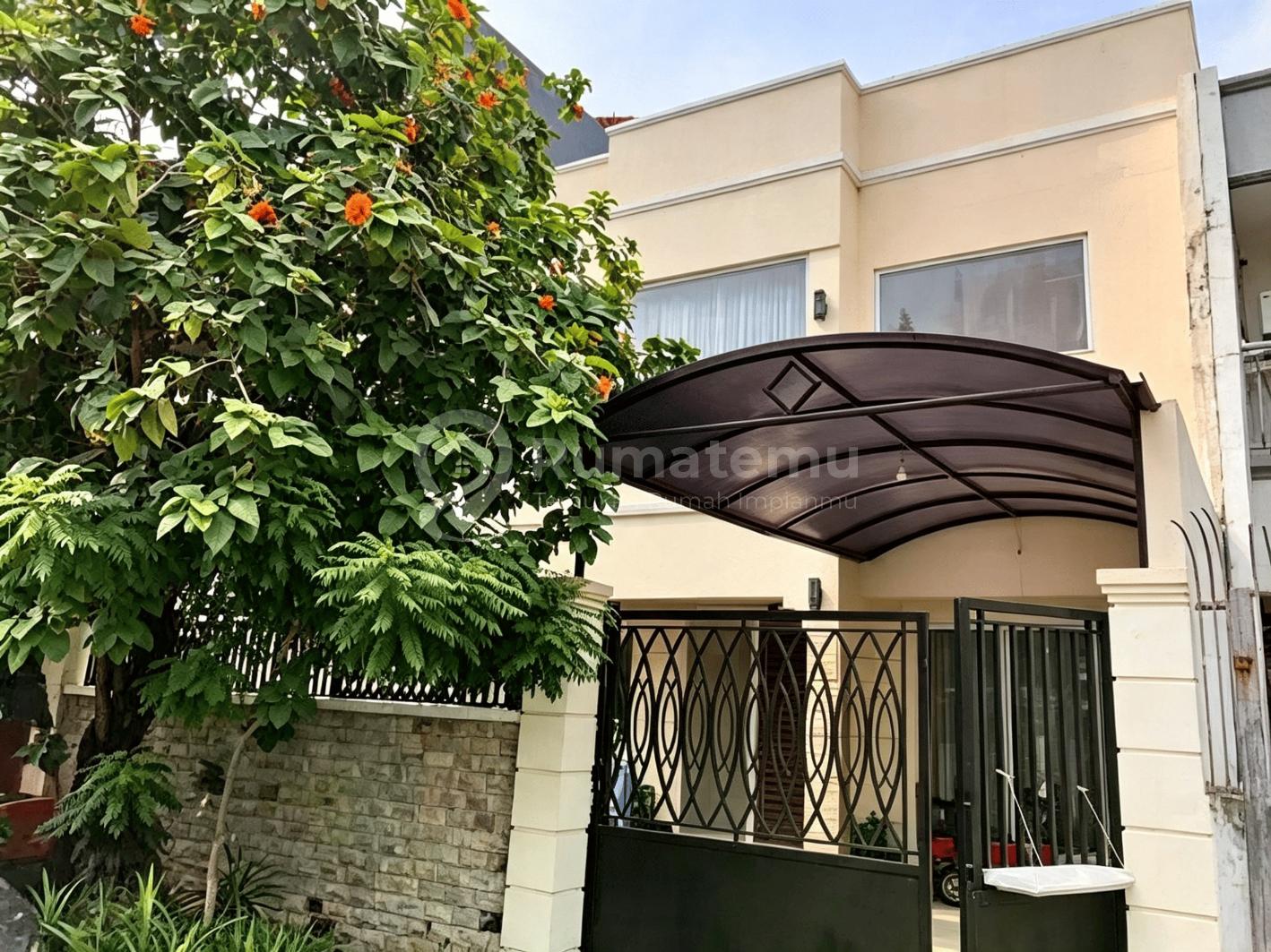 Dijual Rumah 2 Lantai Semi Furnished @Rumah Camar Elok Pik