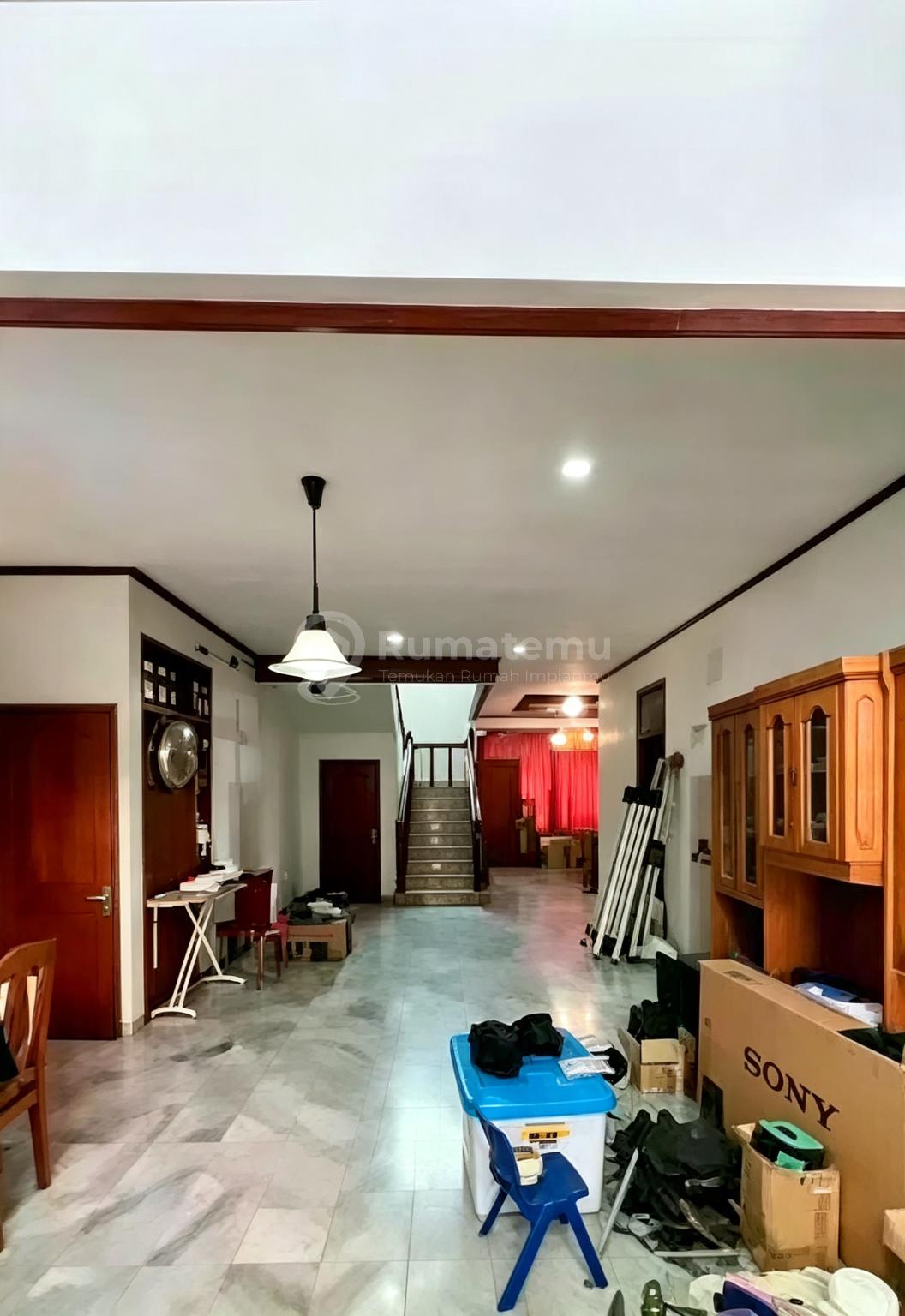 Rumah 2 Lantai Hadap Utara Luas Terawat Matraman Jakarta Timur