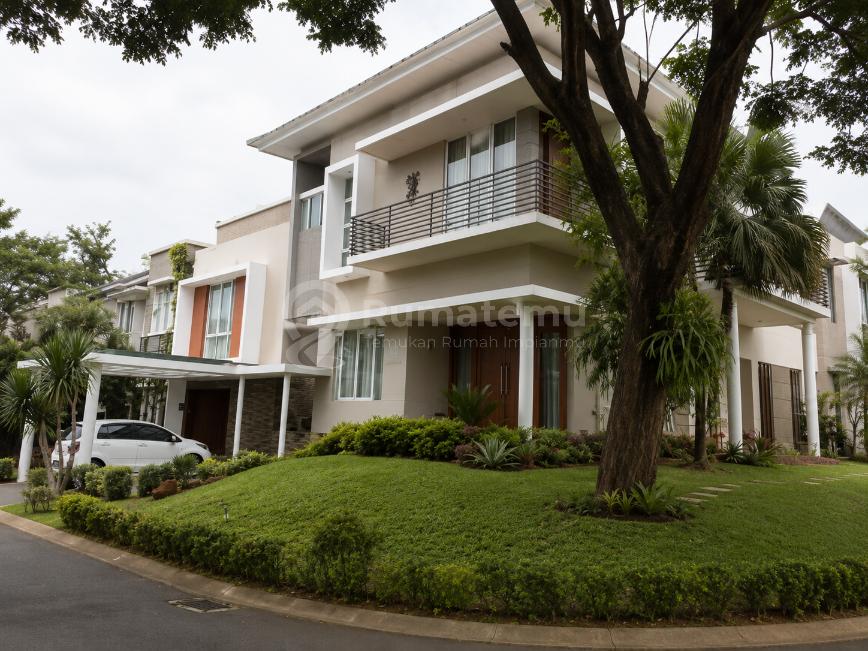 Rumah bagus bangunan mandiri timur selatan The Green BSD