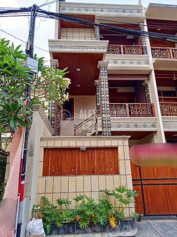 Dijual Town house Siap huni Private terrace in master bedroom Rooftop with balcony Pejaten Barat, Pasar Minggu, Jakarta