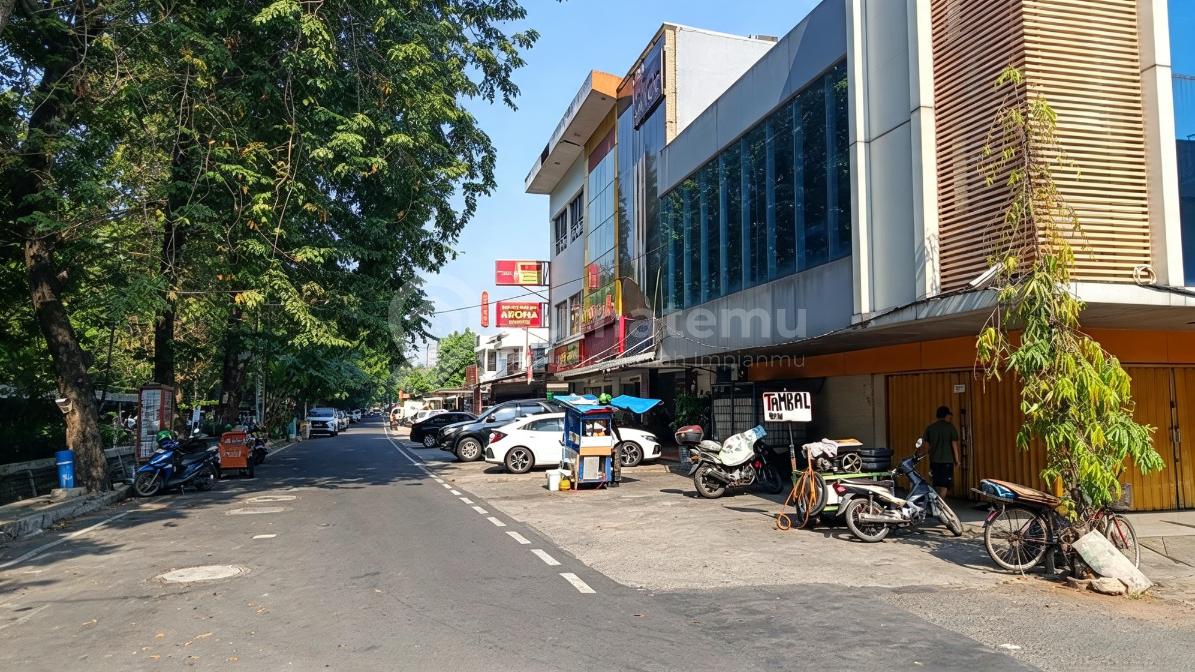 Dijual dan Disewakan Ruko Komersial 2 Lantai Posisi Hoek di Bulevar Raya Kelapa Gading, cocok untuk perkantoran, bank, atau retail modern (Non-F&B).