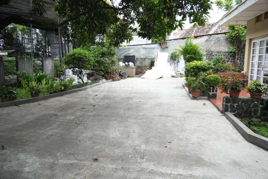 Dijual rumah mainroad cikapayang (taman sari) Cocok untuk usaha, cafe dll