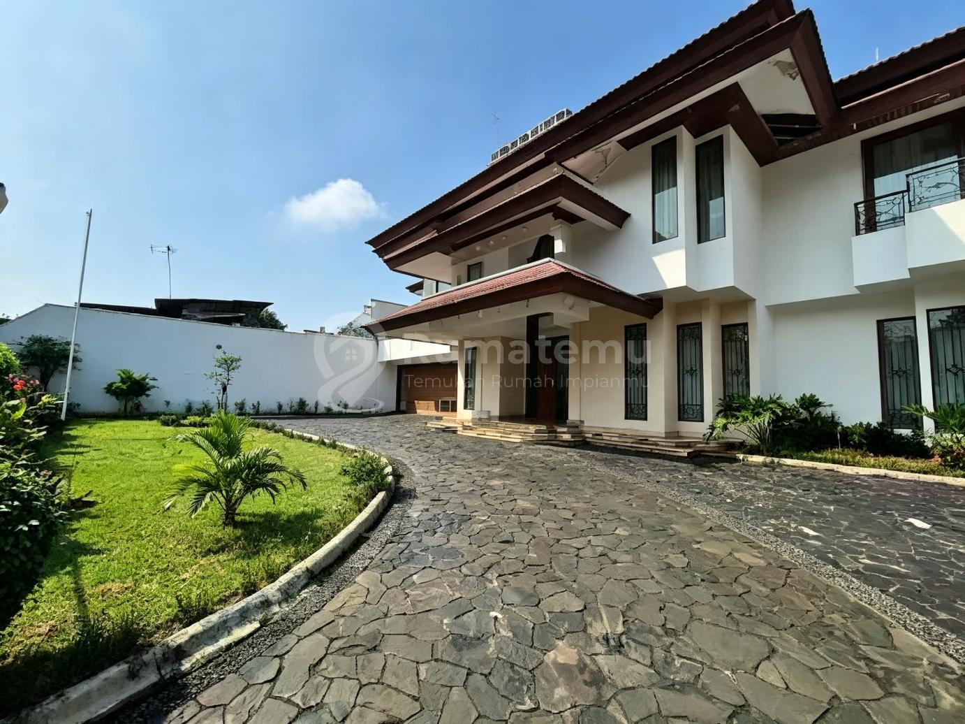 Rumah Termewah With Swimm Pool di Kemang, Jakarta Selatan