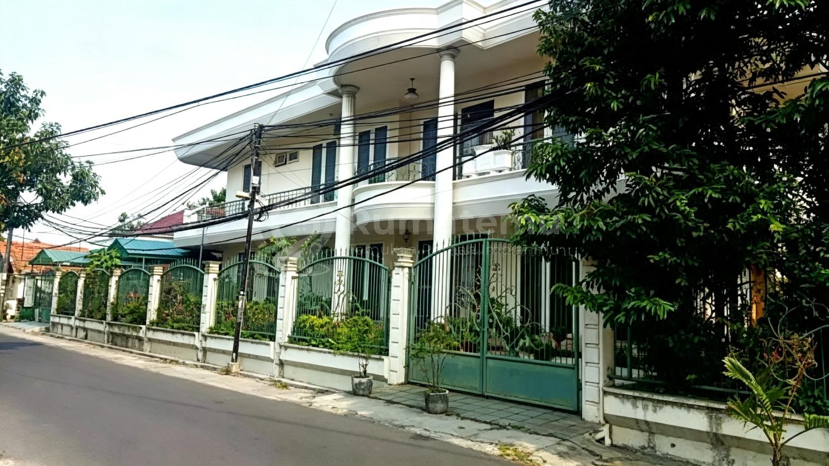 Grand & Elegant Home In Tangerang Grand & Elegant Home In Tangerang
