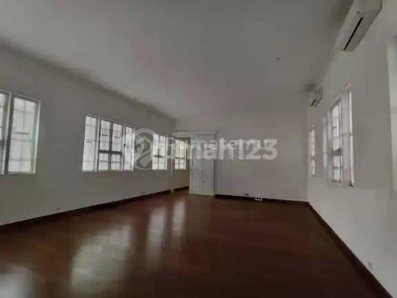 Disewakan Rumah Baru 2 Lantai di Brawiyaja, Kebayoran Baru