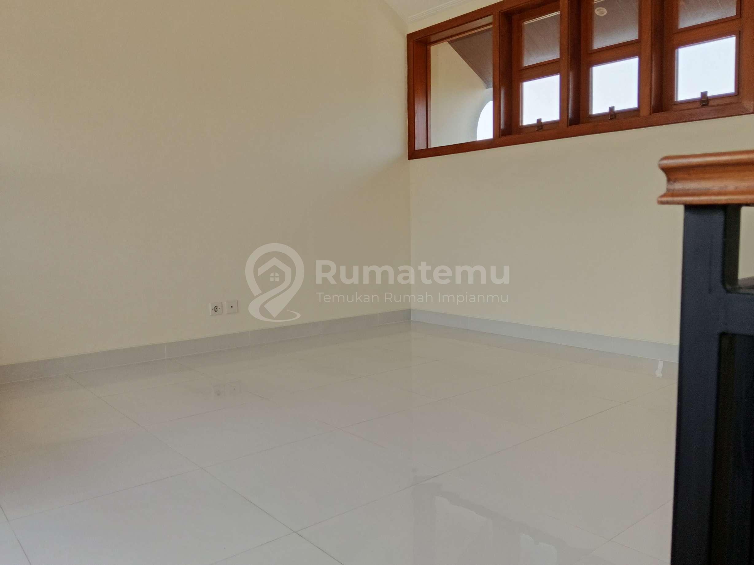Dijual rumah nyaman lokasi strategis dekat Sektor 9 Bintaro MT 0246