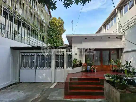dijual Rumah Pinggir Jalan Dipatiukur Bandung Peruntukkan Usaha, Depan Kampus, luas 456 m2, luas bangunan 280 m2, harga Rp. 11 miliar nego