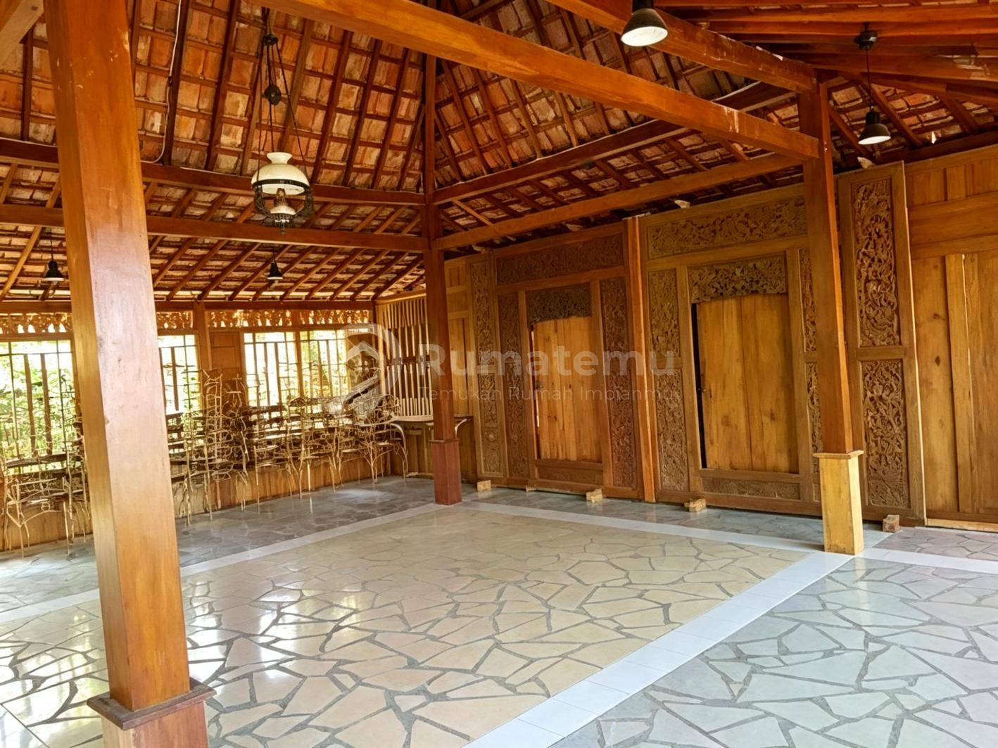 Villa Joglopinggir Jalan Cocok Utk Resto Cafe Dll