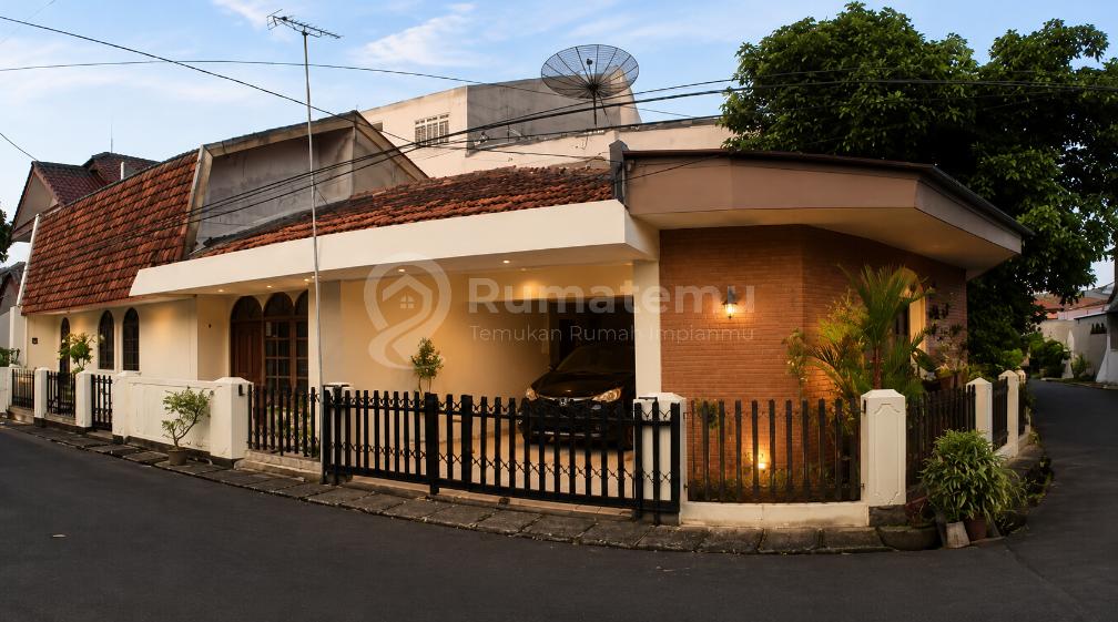 Jual rumah 2 lantai di komplek di Setia Budi hitung tanah, Jakarta Selatan